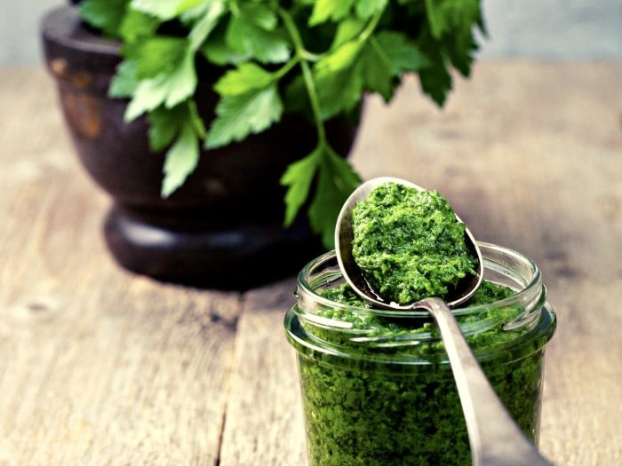 Petersilien-Walnuss-Pesto
