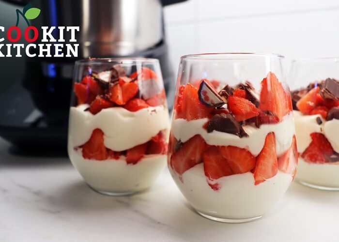 Erdbeer Yogurette Dessert im Glas