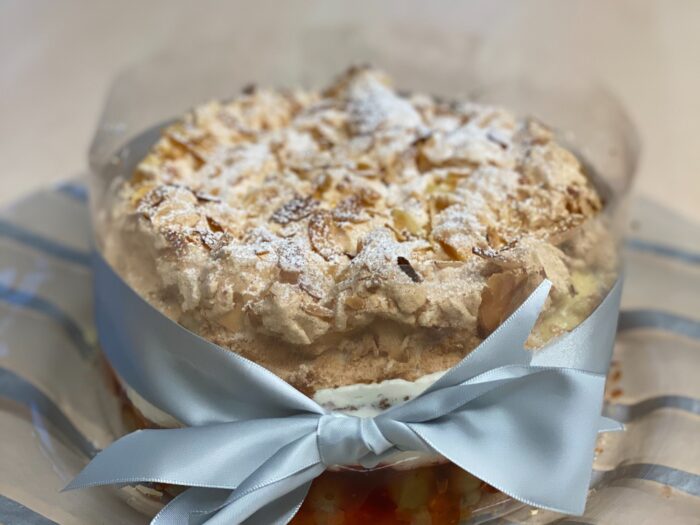 Stachelbeere-Baiser-Torte